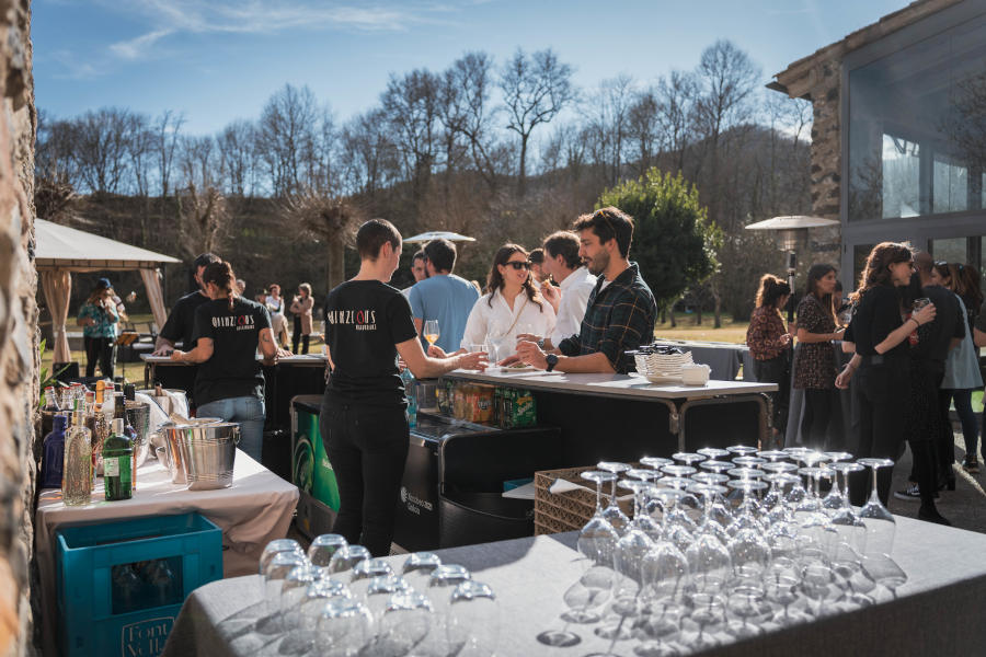 catering-a-mida foto barra catering aire lliure